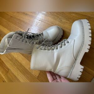 EUC BAMBOO HUTCH BOOTS bling LACES‎ combat moto style boots size 8 beige